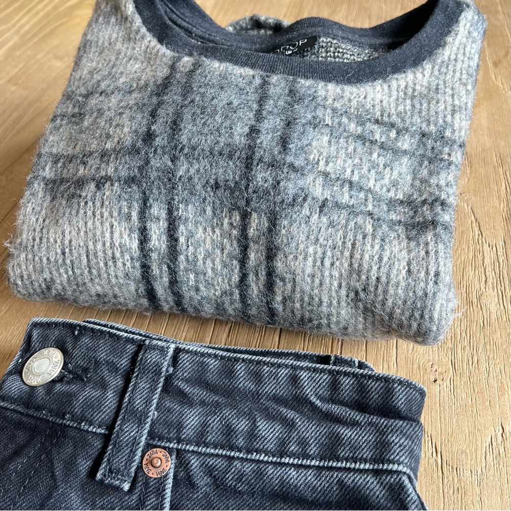 TopShop y2k Gray Plaid Knit Sweater, Size US6 - Picture 5 of 9
